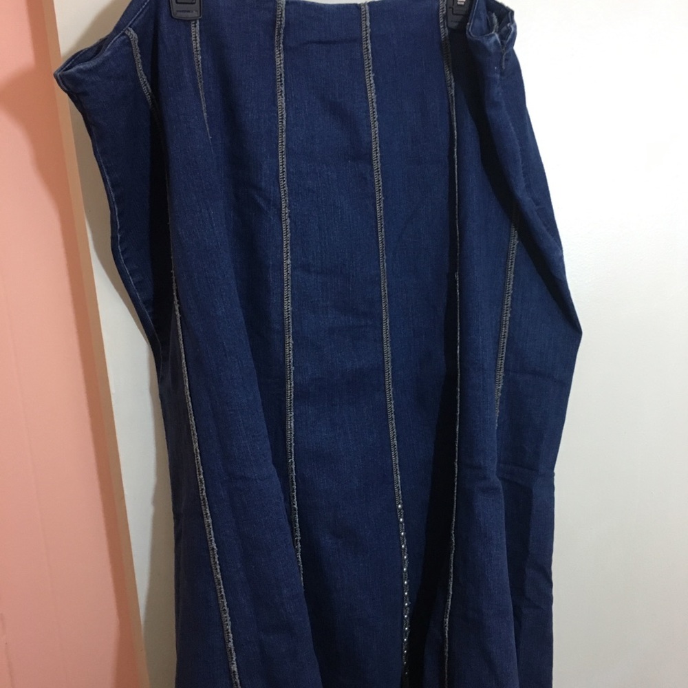 Denim skirt. Super cute!!